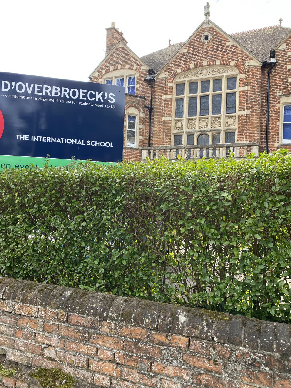 D’OVERBROECK’S СТИПЕНДИИ ДО 30% ДЛЯ РЕБЯТ 14–16 ЛЕТ!